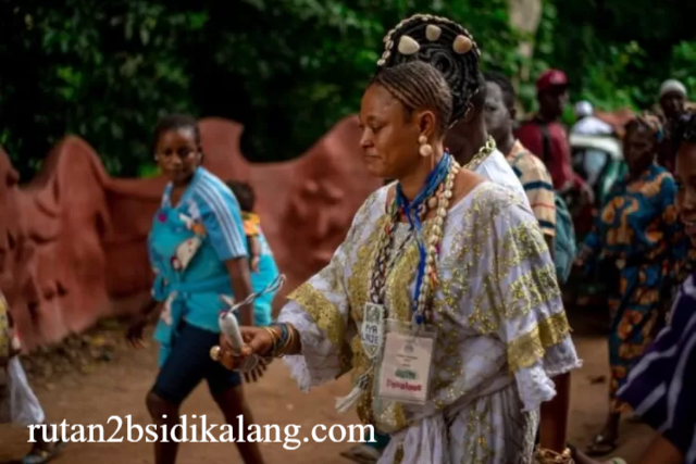 Wisata Tradisi Menghormati Leluhur